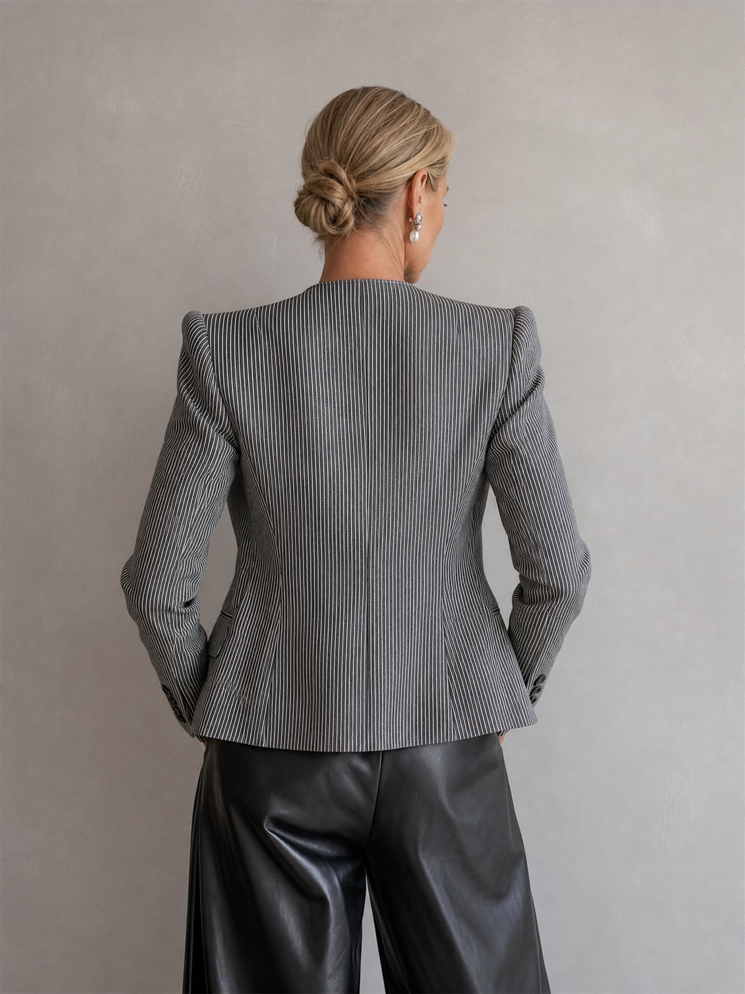 Women's Grey White Striped Woven Blazer With Standless Crew Neck & Cuff Button Accents, Minimalist Vintage Office Long Sleeve Jacket MDZ1552G7LYL